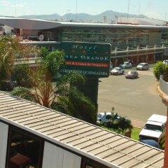 Отель Casa Grande Aeropuerto Hotel & Centro de Negocios Мексика, Гвадалахара - отзывы, цены и фото номеров - забронировать отель Casa Grande Aeropuerto Hotel & Centro de Negocios онлайн балкон