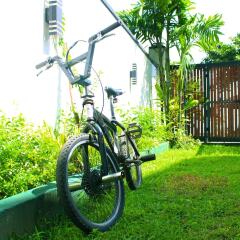 Отель Surasa Beach Resort спортивное сооружение