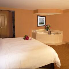 Отель Crowne Plaza Cleveland South-Independence спа