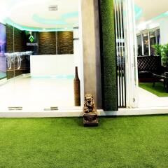Add Plus Hotel & Spa бассейн