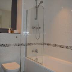 Апартаменты 2 Bedroom Apartment With Balcony Overlooking River ванная