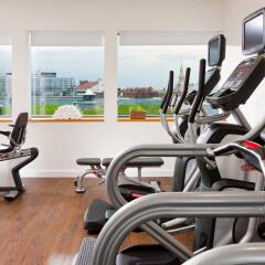 Отель Courtyard by Marriott Budapest City Center фитнесс-зал