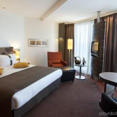 Гостиница Holiday Inn Almaty комната для гостей фото 2