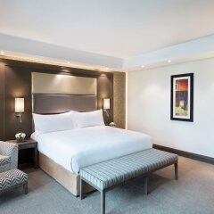 Legend Hotel Lagos Airport, Curio Collection by Hilton комната для гостей фото 5