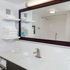 Отель Hampton Inn Newark Airport США, Элизабет - отзывы, цены и фото номеров - забронировать отель Hampton Inn Newark Airport онлайн ванная фото 2