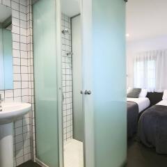 Отель Picasso Apartments Испания, Барселона - отзывы, цены и фото номеров - забронировать отель Picasso Apartments онлайн ванная фото 2