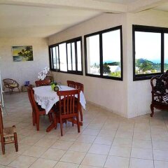 Apartment With 3 Bedrooms in Petite Île, With Wonderful sea View, Enclosed Garden and Wifi - 3 km From the Beach in Petite-Ile, France from 137$, photos, reviews - zenhotels.com meals