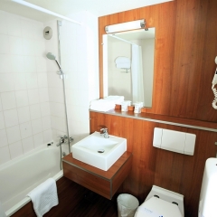 Comfort Hotel Aeroport Lyon St Exupery ванная