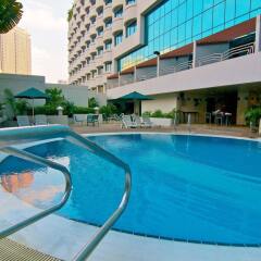 Отель Swiss-Garden Hotel Kuala Lumpur Малайзия, Куала-Лумпур - 2 отзыва об отеле, цены и фото номеров - забронировать отель Swiss-Garden Hotel Kuala Lumpur онлайн бассейн фото 3