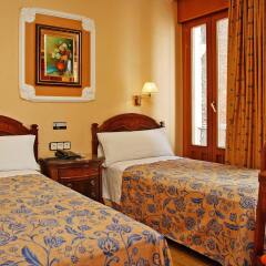 Отель Hostal Victoria III комната для гостей фото 5