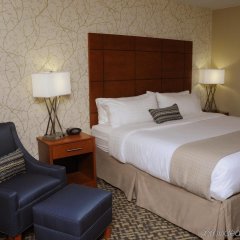 Отель Holiday Inn Raleigh Downtown - Capital, an IHG Hotel США, Роли - отзывы, цены и фото номеров - забронировать отель Holiday Inn Raleigh Downtown - Capital, an IHG Hotel онлайн комната для гостей