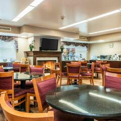 Отель Clarion Inn & Suites Northwest гостиничный бар