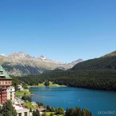 Отель Badrutts Palace Hotel Швейцария, Санкт-Мориц - отзывы, цены и фото номеров - забронировать отель Badrutts Palace Hotel онлайн приотельная территория фото 2