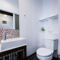 Neighbor Phuthon Boutique Hostel ванная