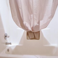 OYO Woodland Hotel and Suites in Woodland, United States of America from 119$, photos, reviews - zenhotels.com bathroom photo 2
