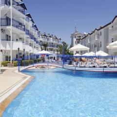 Joker Side Hill Suite Hotel бассейн