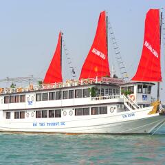 Отель Halong Sails Cruise Вьетнам, Халонг - отзывы, цены и фото номеров - забронировать отель Halong Sails Cruise онлайн пляж