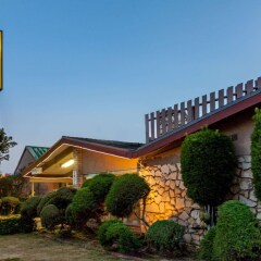 Отель Super 8 by Wyndham Canoga Park США, Лос-Анджелес - отзывы, цены и фото номеров - забронировать отель Super 8 by Wyndham Canoga Park онлайн вид на фасад