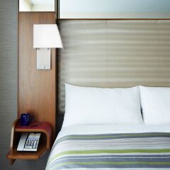 Отель Club Quarters Grand Central сейф в номере