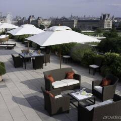 Отель Le Meurice Dorchester Collection Париж бассейн