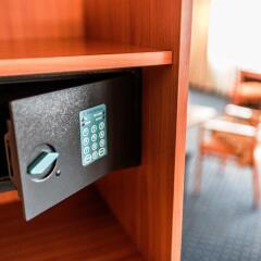 Парк-отель Bellevue Park Hotel Riga сейф в номере
