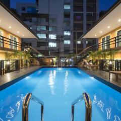 Отель Resort M - Mrt Huai Kwang Бангкок бассейн фото 2