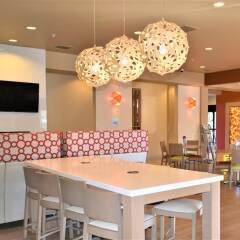 Отель Holiday Inn Express Bernalillo гостиничный бар