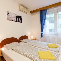 Апартаменты Peter's Apartments комната для гостей фото 9