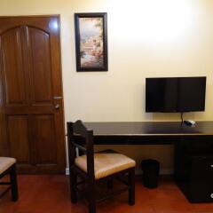 Отель White Knight Hotel Intramuros Филиппины, Манила - 3 отзыва об отеле, цены и фото номеров - забронировать отель White Knight Hotel Intramuros онлайн удобства в номере фото 2