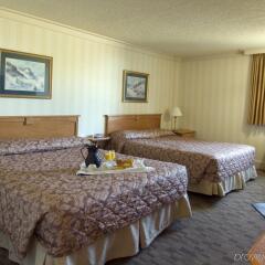 Отель The Glenmore Inn & Convention Centre Канада, Калгари - отзывы, цены и фото номеров - забронировать отель The Glenmore Inn & Convention Centre онлайн комната для гостей фото 5