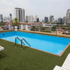 Отель ZEN Rooms Ekkamai 10 Suites Бангкок бассейн