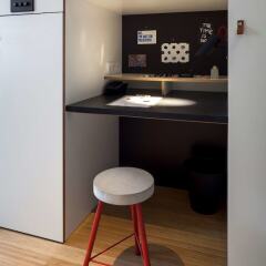 Отель Zoku Amsterdam сейф в номере