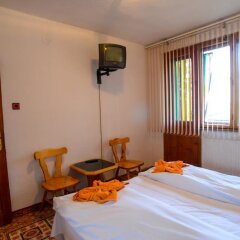 Отель Topuzovi Guest House Банско комната для гостей фото 4