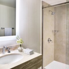 Отель Sheraton Vancouver Wall Centre Канада, Ванкувер - отзывы, цены и фото номеров - забронировать отель Sheraton Vancouver Wall Centre онлайн ванная фото 2