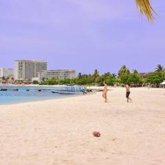 Отель Tidal Waves at Sandcastles пляж