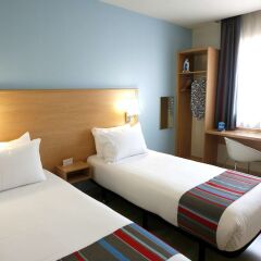 Отель Travelodge Madrid Torrelaguna комната для гостей фото 5