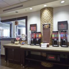 Отель Hampton Inn & Suites Columbus - Downtown питание