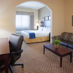 Holiday Inn Express Hotel and Suites Mankato East комната для гостей фото 2