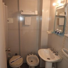 Hotel Tres Cruces in Montevideo, Uruguay from 75$, photos, reviews - zenhotels.com bathroom photo 3
