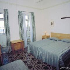 The British Hotel комната для гостей