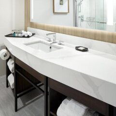 Отель Le Centre Sheraton Montreal Hotel Канада, Монреаль - отзывы, цены и фото номеров - забронировать отель Le Centre Sheraton Montreal Hotel онлайн ванная фото 2