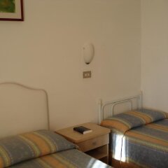 Отель Albergo B&b Serafini Римини комната для гостей фото 2