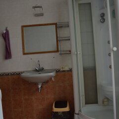Гостиница Book Hostel On Frunsenskaya Embankment в Москве 5 отзывов об отеле, цены и фото номеров - забронировать гостиницу Book Hostel On Frunsenskaya Embankment онлайн Москва ванная