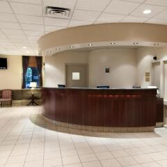 Отель Travelodge by Wyndham Calgary International Airport South Канада, Калгари - отзывы, цены и фото номеров - забронировать отель Travelodge by Wyndham Calgary International Airport South онлайн интерьер отеля