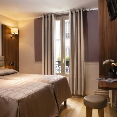 Отель Hôtel Tour Eiffel сейф в номере