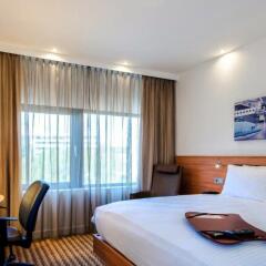 Отель Hampton by Hilton Amsterdam Airport Schiphol комната для гостей фото 5