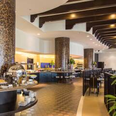 Отель The Ajman Palace питание