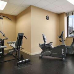 Отель Days Inn & Suites West Edmonton фитнесс-зал