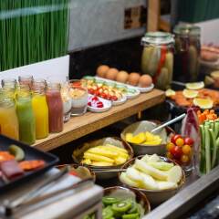 Отель Crowne Plaza London Heathrow T4 Великобритания, Лондон - отзывы, цены и фото номеров - забронировать отель Crowne Plaza London Heathrow T4 онлайн питание фото 2