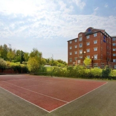 DoubleTree by Hilton Hotel Dartford Bridge спортивное сооружение